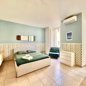 La Chaise Bleue Nice